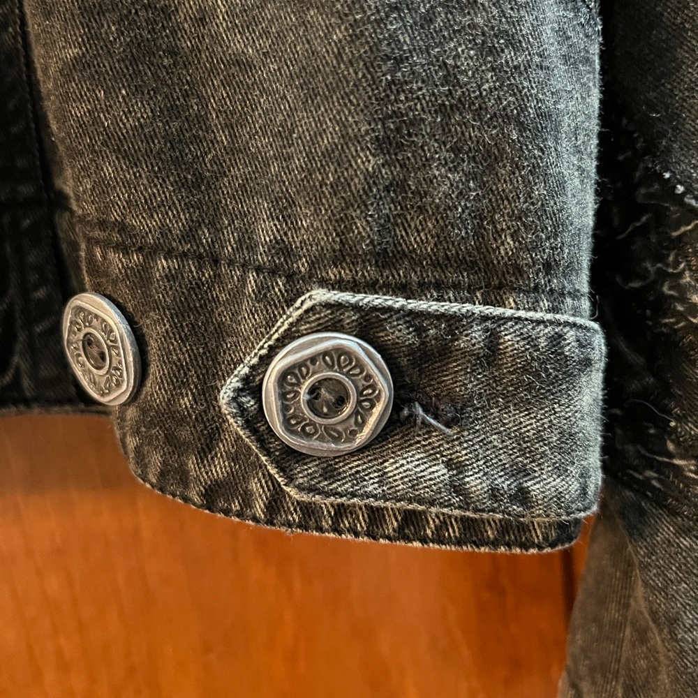 Chico's light weight Black Jean Jacket embroidered details size 3 - Picture 3 of 7